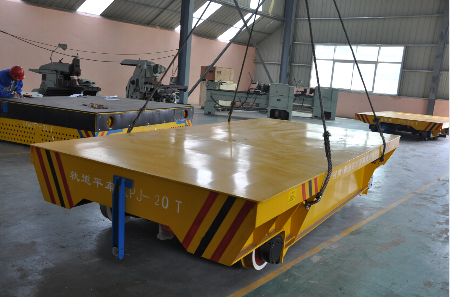 How to operate hoisting rail car